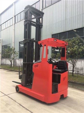 1600 kg 3 m 4,5 m duplex elektrische reachtruck met driedubbele mast en zitting